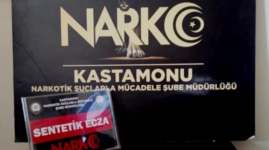 Reçeteyle aldığı sentetik ecza hapları satan şahıs tutuklandı