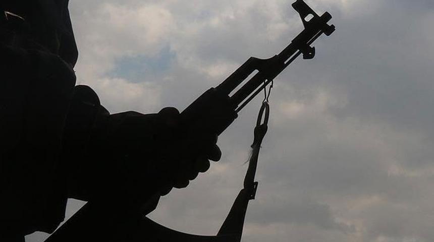 Terör örgütünde çözülme sürüyor! 4 PKK'lı terörist daha teslim oldu