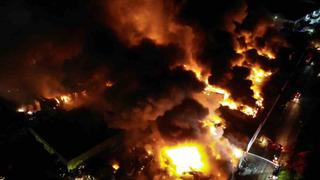 SON DAKİKA | Manisa'da geri dönüşüm tesisinde büyük yangın! Dumanlar gökyüzünü kapladı