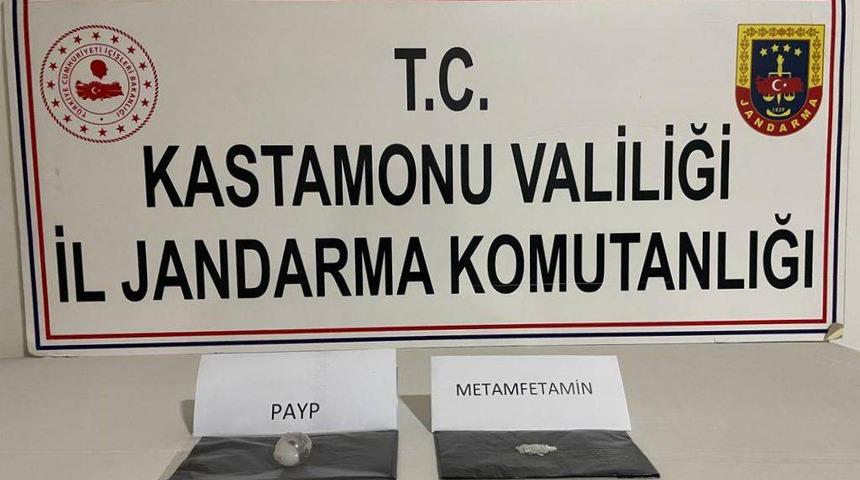Kastamonu'da yol kontrolünde üzerinde uyuşturucu bulunan kişi tutuklandı