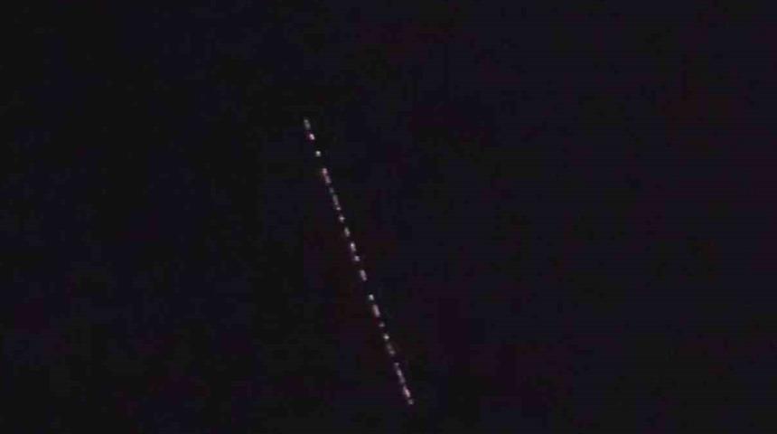 İzmir'de gökyüzünde görülen cisimler merak uyandırdı! Nedeni ise ortaya çıktı