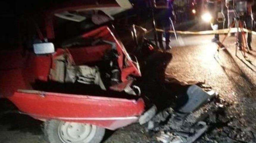 Ankara’da iki otomobil kafa kafaya çarpıştı: 3 ölü