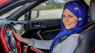 Bir dönem tesettüre girmişti... Rallici Burcu Çetinkaya son haliyle dikkat çekti! Yarışlara geri döndü