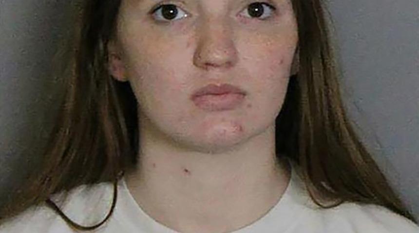 3 aylık bebeğini pitbull ile aynı odada bıraktı! Çığlık seslerini duyup geri geldiğinde çok geçti... Ellerini sakız gibi çiğneyince 5 parmağını kaybetti