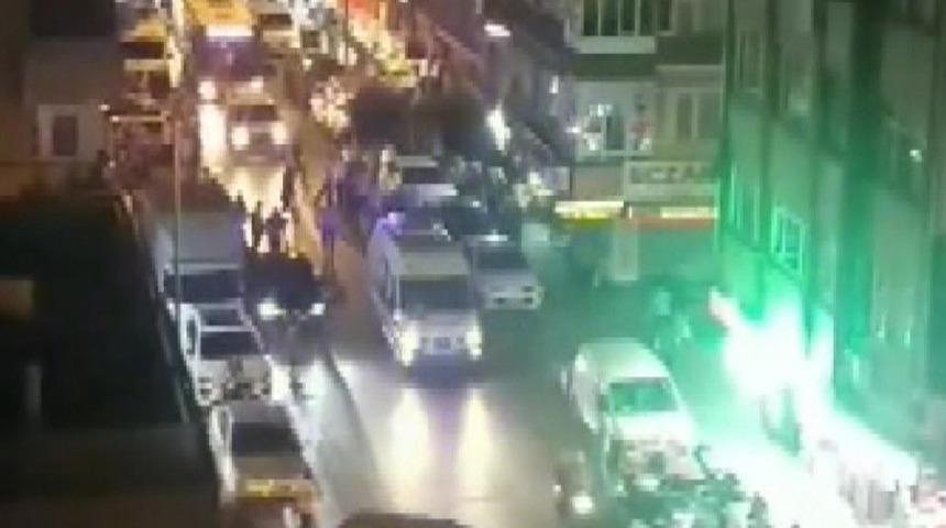 İstanbul'da 2 yaşındaki çocuk 4'üncü kattan minibüsün üzerine düştü! 'Biz çöp zannettik'