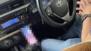 Skandal görüntüler! Taksi şoförünün aracı sürerken porno izlediği anları ifşa etti... “Mastürbasyon yaparken yakaladım”
