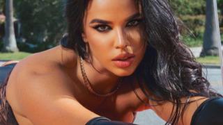 Sosyal medya fenomeni Ivana Knöll, havuzun içinden yaptığı bikinili paylaşımla yazın tadını çıkarttı! Göğüslerini ön plana çıkarttı