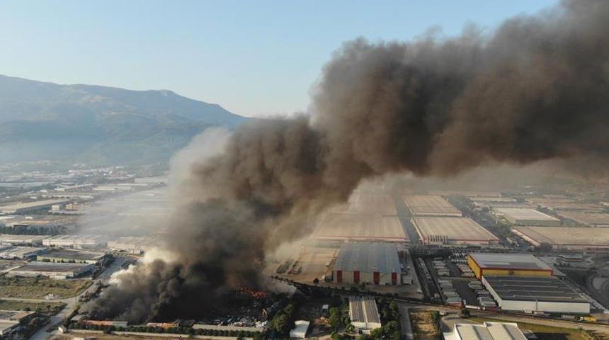 Manisa'daki yangında son durum! Dumanlar İzmir'e kadar ulaşmıştı, uyarı geldi: "Pencereleri açmayın"