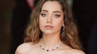 Kısmet'in Melike’si Özge Özacar sütyensiz pozuyla olay oldu! Beğeni yağdı