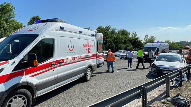 Bayram tatili yolunda zincirleme kaza! 9 kişi yaralandı