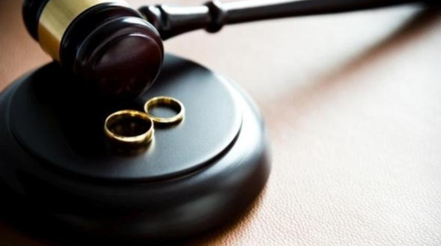 '25 yıldır ayrı yataklarda yatıyoruz. Eşim harçlık da vermiyor' deyince...