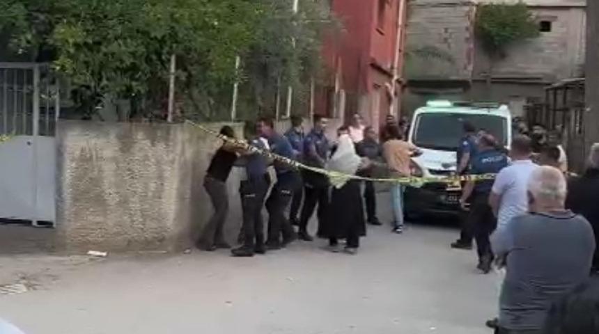 Boşanma aşamasındaki eşini silahla ağır yaralayıp intihar etti