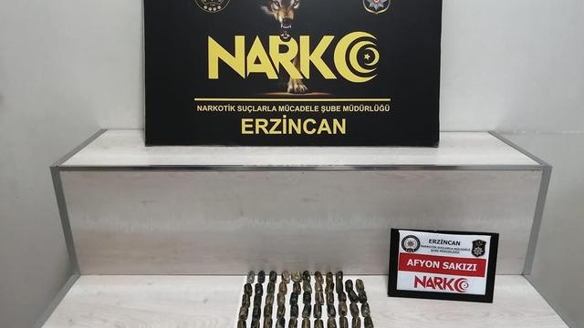 Uyuşturucu kuryesinin midesinden 711 gram uyuşturucu çıktı!