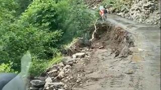 Durma orada durma dedikten hemen sonra yaşandı! Giresun'da heyelan nedeniyle yolun çökme anı kameraya böyle yansıdı