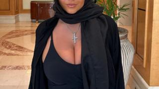 Sosyal medya fenomeni Apollonia Llewellyn bikini altının iplerini bollaştırınca bile bile frikik verdi