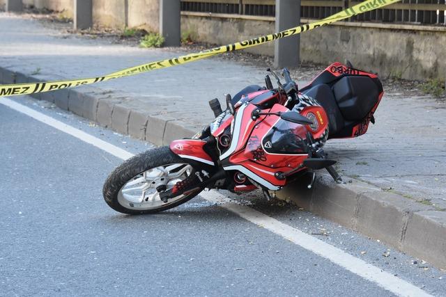 trafik-polislerinin-uyardigi-motosikletli-eda-3-dakika-sonra-kazada-oldu_3945_dhaphoto2