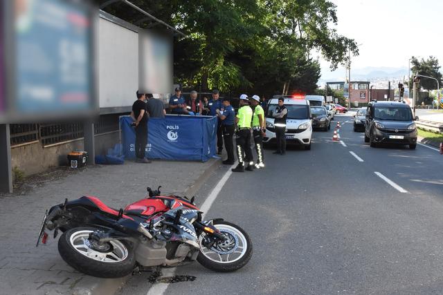 trafik-polislerinin-uyardigi-motosikletli-eda-3-dakika-sonra-kazada-oldu_3945_dhaphoto3