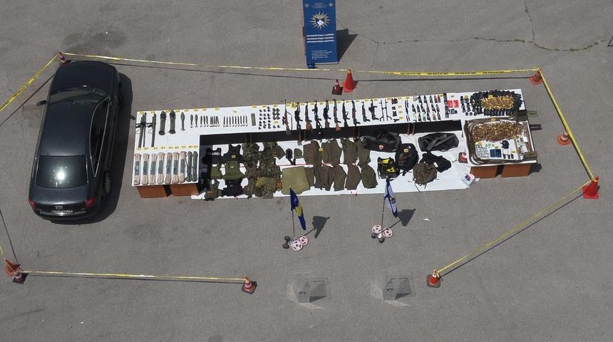 Kosova'da çok sayıda silah ve mühimmat ele geçirildi! İçişleri Bakanı Sveçla: Sırbistan ordusu tarafından...