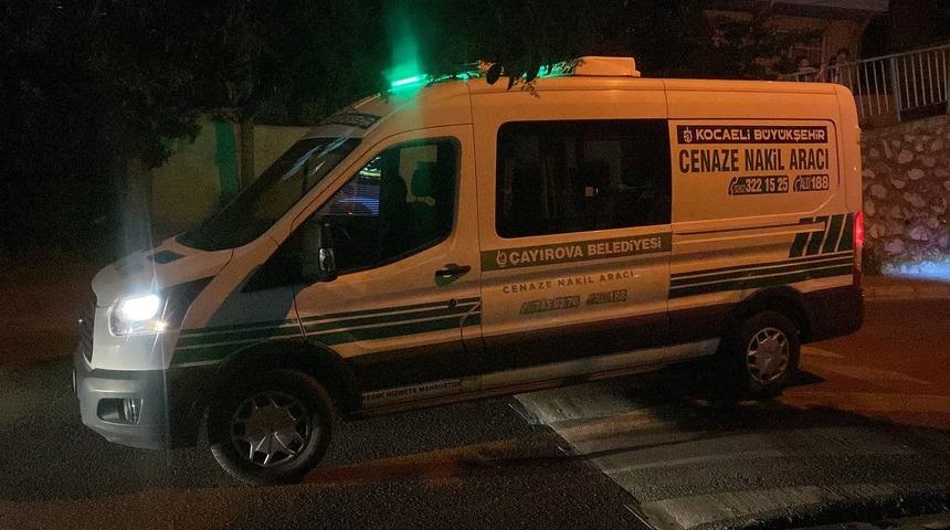 Seslere komşular koştu... Oğlunu boğazından bıçaklayarak öldürdü