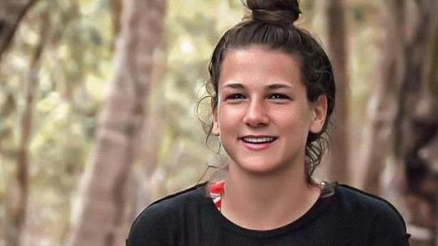 Survivor şampiyonu Nisa Bölükbaşı kumsala sere serpe uzandı! Bikinili pozları olay oldu