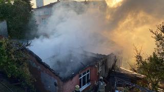 İstanbul'da sabaha karşı panik! Ölüme ramak kala... Gecekonduda yangın çıktı, evini o halde görünce yüreği kaldırmadı