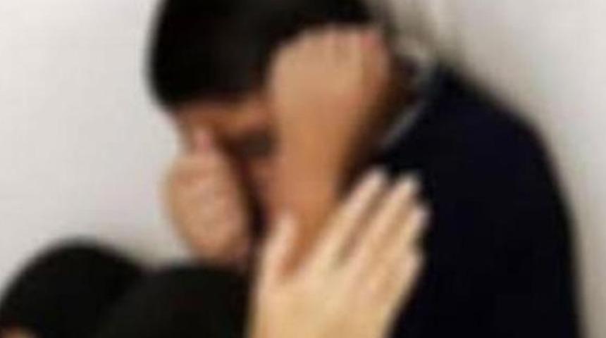 &Ouml;ğrenciyi yerde tekmeleyerek d&ouml;ven &ouml;ğretmene m&uuml;d&uuml;r sahip &ccedil;ıktı: Empati yapın