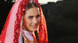 Küçük Gelin’in Zehra'sıydı değişimiyle şaşırttı! Çağla Şimşek'in son haline bakan bir daha baktı 