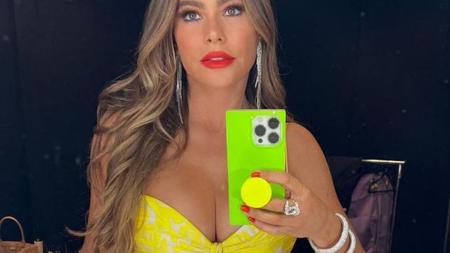 Sofia Vergara yıllara meydan okuyor! Yalnızca minik bir bikini altı giydi