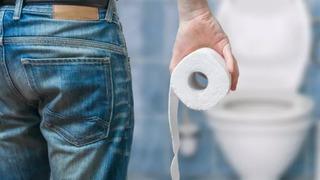 Alzheimer’ın ilk belirtisi hastalıktan yıllar önce ortaya çıkıyor! Tuvalette görülen bu değişime dikkat