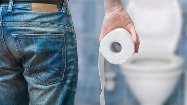 Alzheimer’ın ilk belirtisi hastalıktan yıllar önce ortaya çıkıyor! Tuvalette görülen bu değişime dikkat