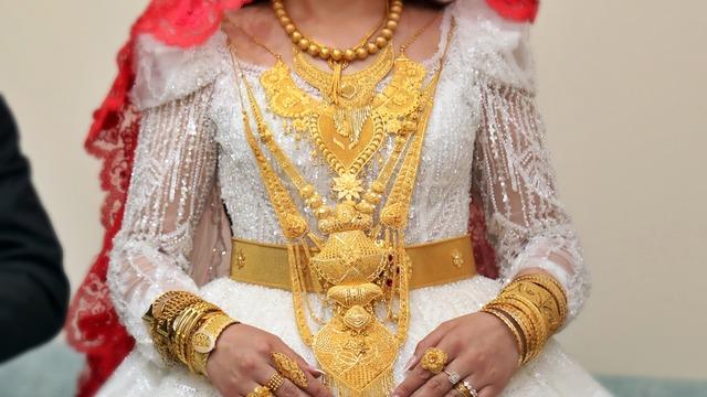 4 Adet 25 gram bilezik, 50 cm altın zincir… Altın fiyatları yükseldi! Aşiret düğünlerine kısıtlama geldi: Kurala uymayanlar... 