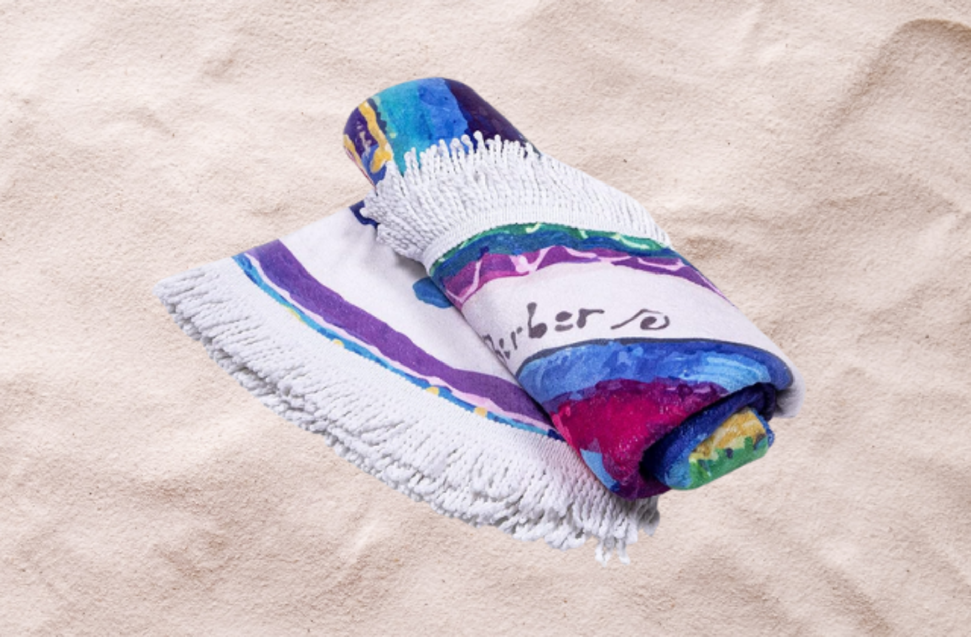 Yumuşaklığıyla sizi sarıp sarmalayacak, üzerinde yatmaya kıyamayacağınız rengarenk plaj havluları