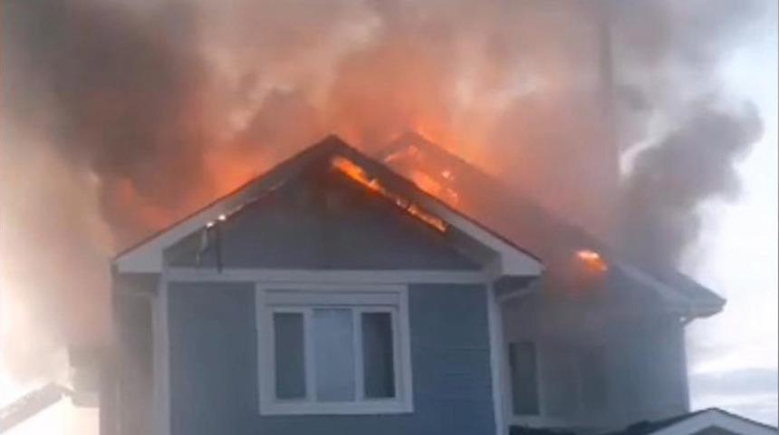 Silivri'de lüks villa alev alev yandı! Çok sayıda ekip müdahale etti