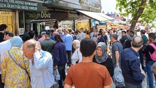 Döviz bürolarında kuyruk oluşturdular! Gurbetçiler olarak alım gücümüz çok düştü