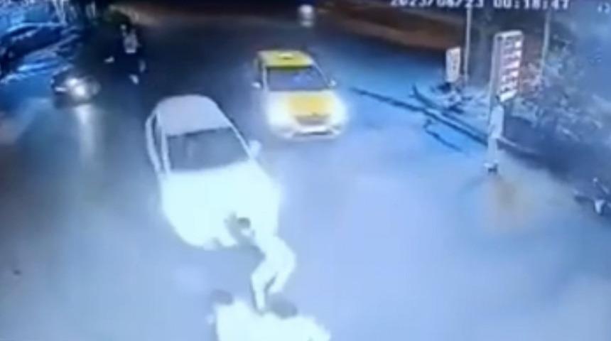 İki kadını zorla araca bindirmeye çalıştılar... Dayak yiyince arabalarıyla terör estirdiler: İşte saniye saniye akılalmaz intikam!