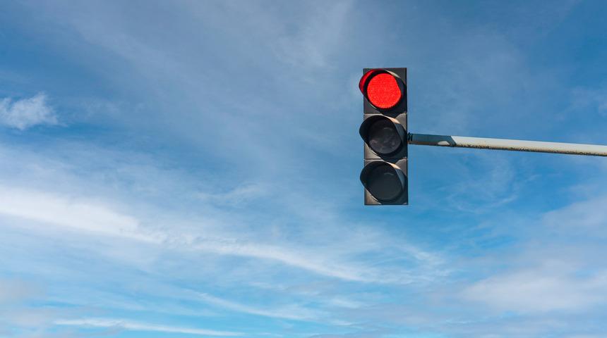 Kırmızı ışık cezası ne kadar? 2023 kırmızı ışıkta geçmenin cezası