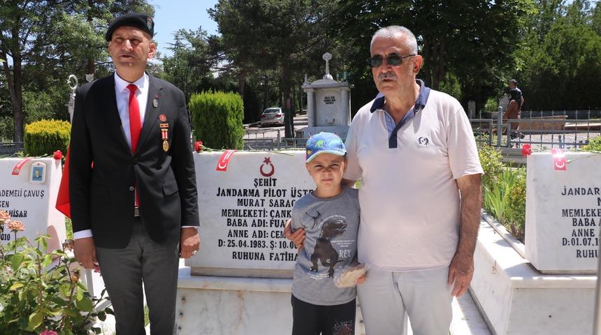 Şehit babasından yürek yakan sözler: "Boynuma sarılıp 'babam' demesini o kadar özlüyorum ki..."