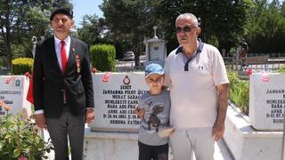 Şehit babasından yürek yakan sözler: Boynuma sarılıp 'babam' demesini o kadar özlüyorum ki...