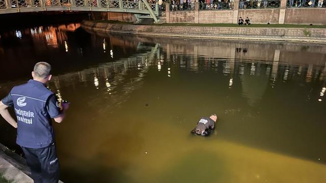 Eskişehir'de acı olay! Askerlik yaptığı birlikten hava değişimine gelen genç Porsuk Çayı'nda boğuldu