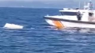 Önce ne olduğunu anlayamadılar! Yanına gidince... Denizde yüzer vaziyetteki cisim herkesi şaşırttı