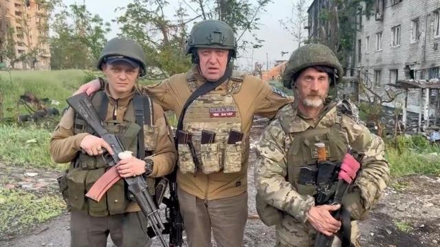 Yevgeny Prigozhin with mercenaries in Ukraine