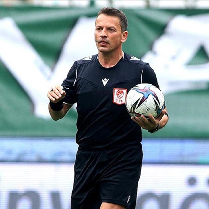 Süper Lig'de her maçın en çok konuşulan ismi onlar! Hakemlerin kazandığı para dudak uçuklattı! G4