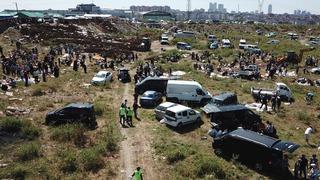 Esenyurt'ta boş arsalar kesimhaneye döndü! Kepçelere asıp...