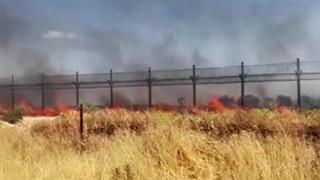 Suriye sınırının sıfır noktasındaki mayınlı alanda korkutan yangın! Rüzgarın etkisiyle büyüdü