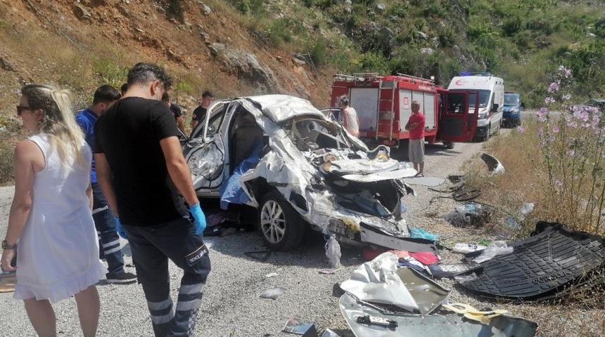 Antalya'da feci kaza! 30 metreden düşen araçtaki 2 kişi öldü, 1'i ağır 3 kişi yaralandı