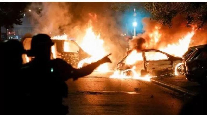 Kabusu yaşıyorlar, gösteriler diğer kentlere de sıçradı! Fransa'da çatışmalar çıktı, çok sayıda kişiye gözaltı