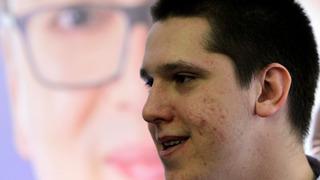 Kosova ve Sırbistan arasındaki tansiyon düşmüyor! Sırbistan Cumhurbaşkanı Vucic'in oğlunun giydiği tişört krize neden oldu