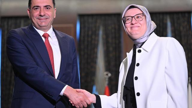 Siyasi partiler arasında bayramlaşma! CHP ile AK Parti el sıkıştı... Dikkat çeken mesajlar