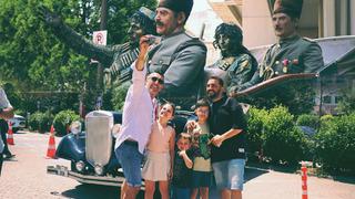 Atatürk’ün tören arabasını görenler şaşkınlık yaşadı, vatandaşlar fotoğraf çekmek için sıraya girdi