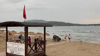 Kandıra sahillerinde bugün denize girmek yasaklandı